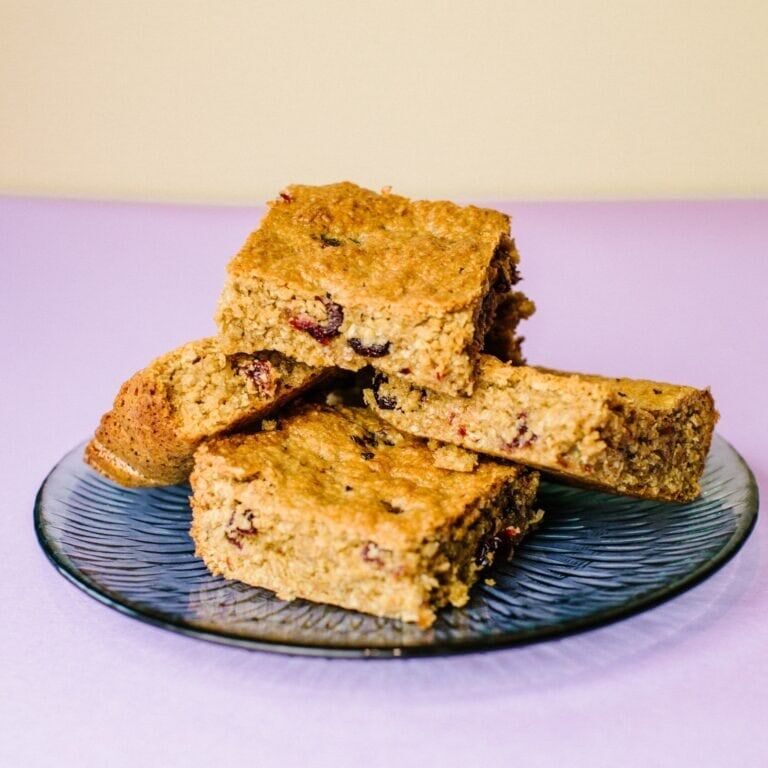 cranberry and golden raisin flapjack recipe, Easy one baking tray recipe. Northern Ireland food blogger.